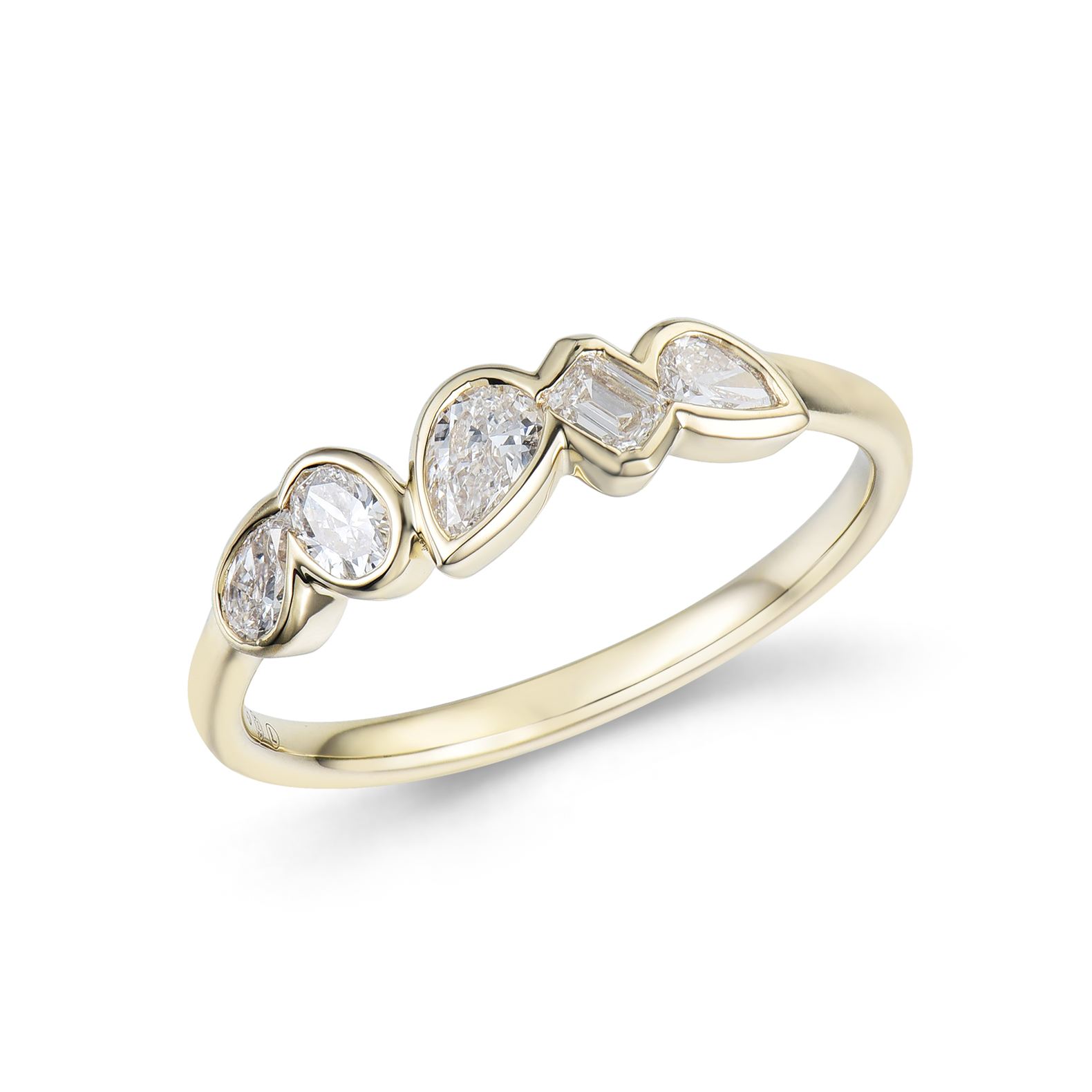 Sortija Cristina Wish en oro amarillo con diamantes talla pera, oval y octogonal