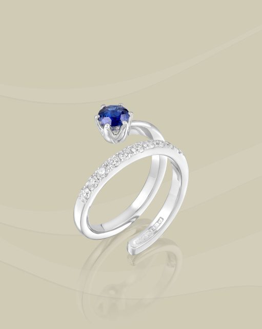 Símbolo de fidelidad, pureza y amor infinito.
Cada detalle de esta sortija refleja una historia única, un sentimiento que trasciende el tiempo y habla del alma. 

#PerodriJoyeros #MomentosSimbólicos