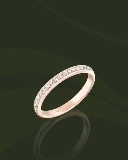 De la misma forma que el amor tiene su propio resplandor, nuestros diseños abrazan la suavidad y la fuerza del "Para Siempre". 

#PerodriJoyeros #MomentosSimbólicos