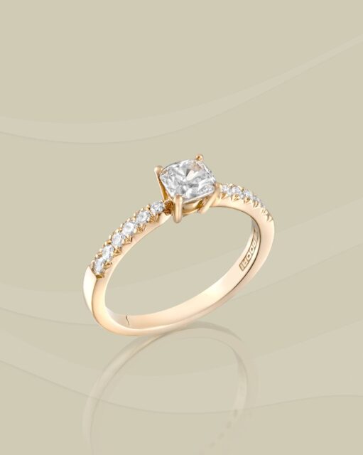 Brillo envolvente, líneas suaves, celebración de la armonía. Cada faceta revela la perfección de la luz y del amor más puro.
#PerodriJoyeros #ColecciónCisne