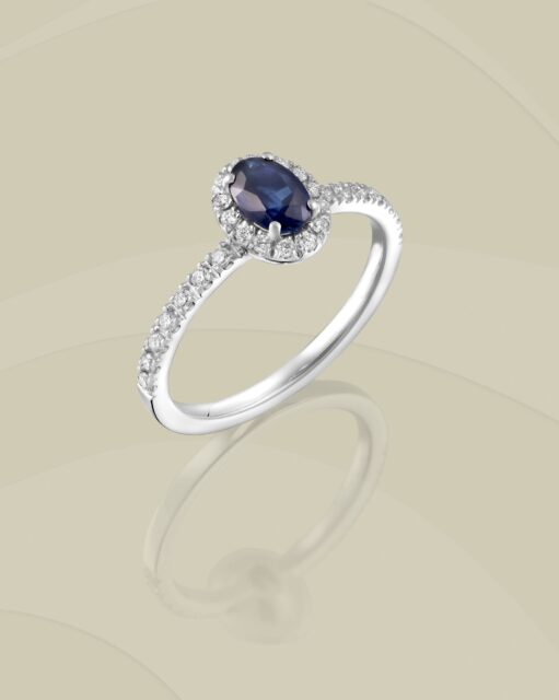 Donde el tiempo se detiene y lo ordinario se trasforma en extraordinario. El equilibrio entre fuerza y delicadeza, entre una promesa silenciosa y un instante capturado en luz, entre la sabiduría y el amor eterno. 

#PerodriJoyeros #MomentosSimbólicos