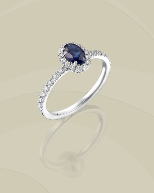 Donde el tiempo se detiene y lo ordinario se trasforma en extraordinario. El equilibrio entre fuerza y delicadeza, entre una promesa silenciosa y un instante capturado en luz, entre la sabiduría y el amor eterno. 

#PerodriJoyeros #MomentosSimbólicos