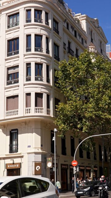 Perodri Joyeros Serrano inaugura el primer espacio Rolex Certified Pre Owned en España, un córner exclusivo que da una segunda vida a relojes Rolex. A través del programa Rolex Certified Pre‑Owned, la marca ofrece la posibilidad de adquirir modelos de ocasión, certificados como auténticos, con un servicio completo y garantizados por Rolex. Ahora disponible en nuestra boutique y en nuestra página web.
#RolexCertifiedPreOwned #OfficialRolexRetailer