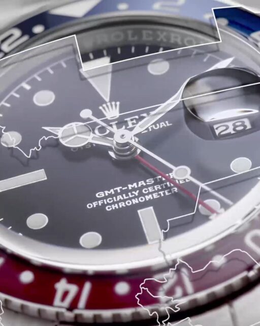 Desde 1955 hasta hoy. Diseñado para mostrar la hora en dos husos horarios simultáneamente, el @Rolex GMT‑Master se desarrolló originalmente como un instrumento de navegación para los profesionales que recorren el mundo. Sucesor del modelo original, el GMT‑Master II se presentó en 1982, con un nuevo movimiento que le garantizó comodidad de uso. Su combinación de funciones únicas, su robustez y su estética inmediatamente reconocible lo han convertido en un icono. El legado continúa.#Rolex #GMTMasterII #OfficialRolexRetailer