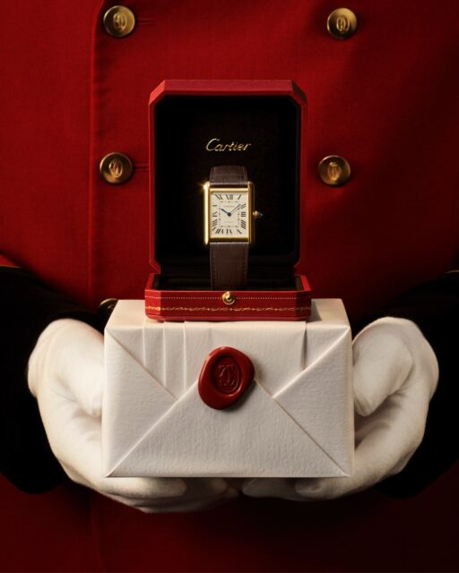 Tank Louis Cartier. Un gran clásico de la relojería que refleja con elegancia la magia de las fiestas. #Cartier #CartierCelebrates #CartierMagicalNight  #TankLouisCartier