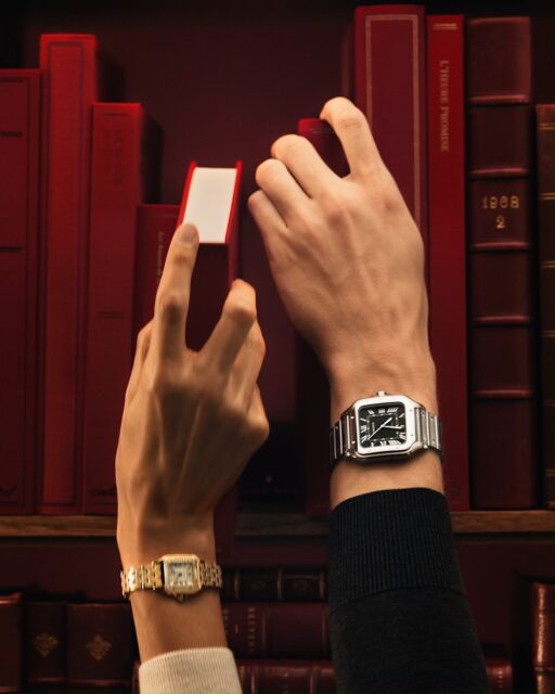 Horas de pasión. Los relojes Panthère y Santos de Cartier son los héroes de una historia de amor atemporal. #CartierLoveisRed