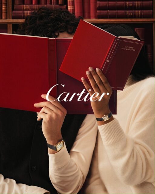 Tank en pareja. Tanto para él como para ella, el reloj Tank abre el más bello de los capítulos de amor.  #CartierLoveisRed
