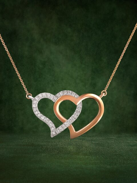 La armonía perfecta entre el oro rosa y el oro blanco, iluminada por diamantes que celebran el amor en todas sus formas. Dos corazones. Dos latidos. Un sentimiento.
#PerodriJoyeros #SanValentín #ColecciónRomántica