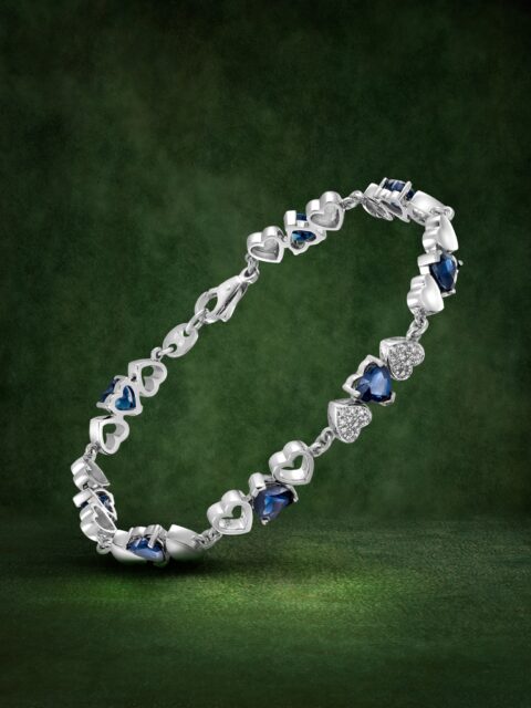 Una pulsera en la que los corazones se suceden como los momentos que dan forma a una vida.
#PerodriJoyeros