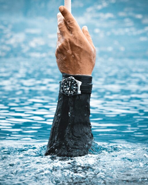 Diseñado para las profundidades, el Pelagos presenta una caja de titanio y acero de 42 mm y es hermético hasta 500 m. #TudorPelagos #TudorWatch #BornToDare