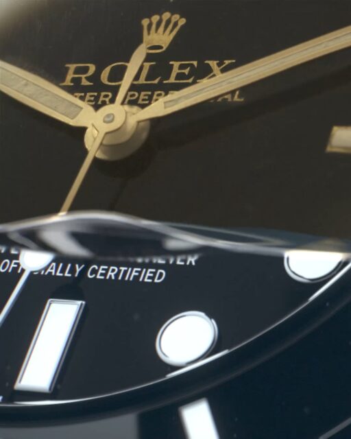 Desde 1953 hasta hoy. El primer reloj de pulsera de buceo hermético hasta una profundidad de 100 metros, el @Rolex Submariner acompañó a los profesionales marítimos pioneros y se convirtió en el reloj de buceo de referencia. Un verdadero reloj‑herramienta, está constantemente en evolución a la vez que mantiene las características que lo convierten en un icono. El legado continúa.
#Rolex #Submariner #OfficialRolexRetailer