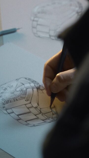 Reloj Roadster
La interacción entre cristal y metal sublima la forma, fusionando la corona, la lupa y la esfera.
#WatchesAndWonders2026