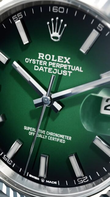 @Rolex presenta el Datejust 41 en versión Rolesor blanco adornado con una esfera lacada en verde sombreado, combinando algunas de las características más distintivas de la marca: el bisel estriado, un elegante tono verde, la robustez del acero y el precioso oro blanco.#Rolex #Datejust #WatchesAndWonders2026