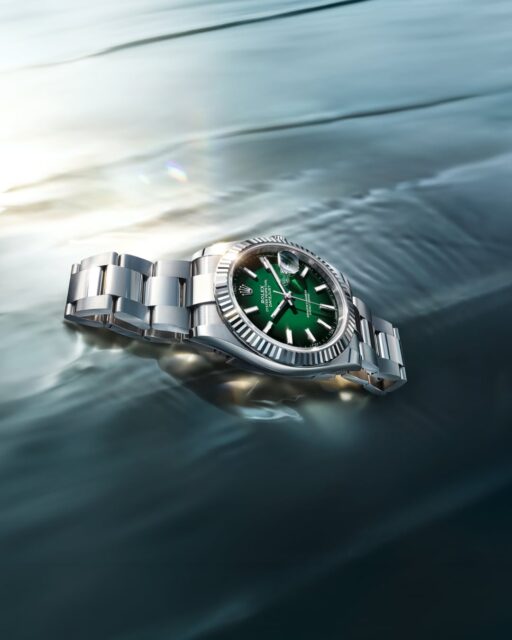 El nuevo @Rolex Datejust 41 en versión Rolesor blanco muestra una esfera lacada en verde sombreado y un bisel estriado. La ventana de la fecha se acentúa gracias al contraste con el contorno sombreado de la esfera. #Rolex #Datejust #WatchesAndWonders2026