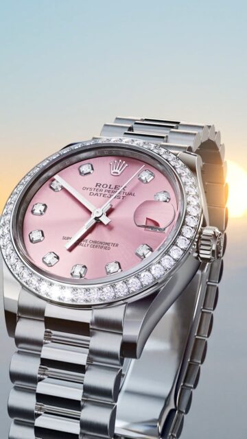 Con una esfera rosa, diamantes a modo de índices y un bisel engastado de 48 diamantes talla brillante, el @Rolex Datejust 31 en oro blanco de 18 quilates es la promesa de lo que está por venir, un recordatorio del resplandor que puede traer un nuevo día.
#Rolex #Datejust #OfficialRolexRetailer
