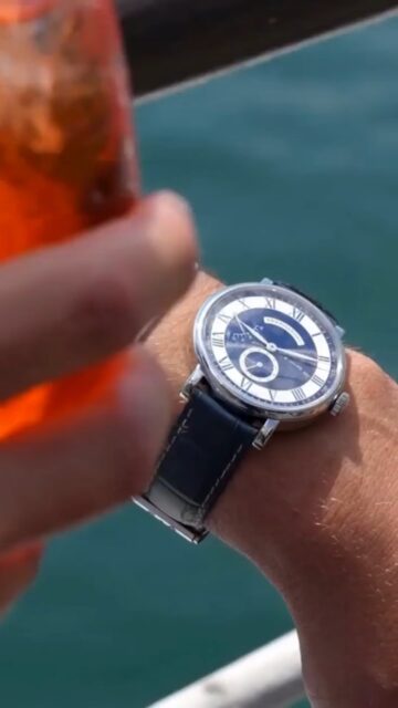 Ocho días de precisión. Un gesto para toda una semana.
La colección 8 Jours de Eberhard & Co. reúne técnica, tradición y pasión relojera en un movimiento mecánico de cuerda manual con una autonomía excepcional de 8 días.
En la esfera, un indicador patentado muestra el tiempo de marcha restante, recordando con elegancia cuánto queda antes de volver a dar cuerda al reloj.
Una pieza que convierte la innovación mecánica en un ritual sereno, preciso y profundamente relojero.
Disponible en Perodri.
#eberhard1887