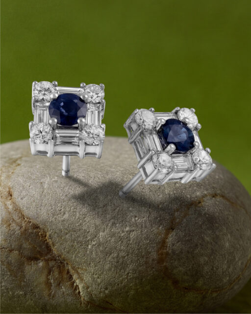 No es solo el color.

Es la manera en que la luz permanece sobre él.

Los pendientes de la Colección Emperatriz realzan zafiros, rubíes y esmeraldas mediante un trabajo artesanal que equilibra proporción, brillo y delicadeza. 

Diseños concebidos para atravesar el tiempo con la misma intensidad.

#PerodriJoyeros #ColecciónEmperatriz #AltaJoyería