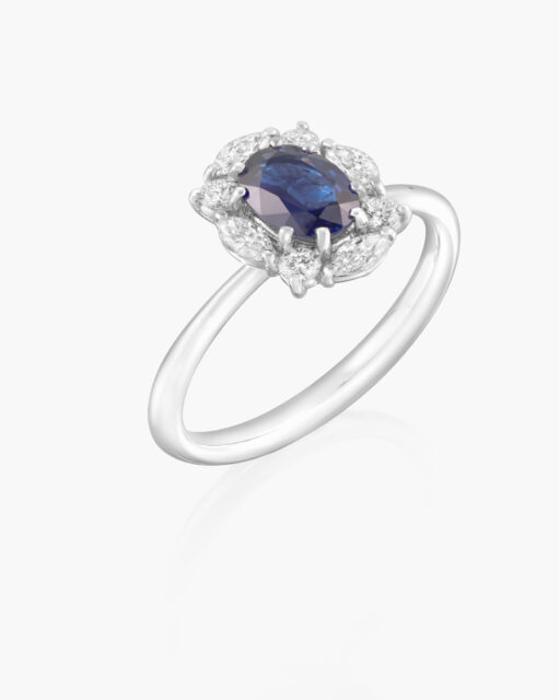 Zafiro, rubí y esmeralda encuentran la armonía perfecta entre la fuerza de la gema y la delicadeza del diamante. Un contraste impecable resultado de la precisión de nuestros maestros joyeros.
En nuestras tiendas y online: perodri.es/colecciones/emperatriz
#PerodriJoyeros #ColecciónEmperatriz #AltaJoyería