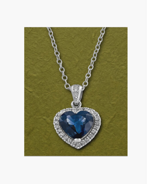 El corazón, reinterpretado desde el color y la Alta Joyería.
En la Colección Emperatriz, las gemas talla corazón adquieren una presencia rotunda, enmarcadas por diamantes que perfilan su silueta y multiplican sus reflejos. Distintas tonalidades transforman el carácter de cada pieza y muestran toda la expresividad de una talla cargada de simbolismo.
#PerodriJoyeros #ColecciónEmperatriz #AltaJoyería