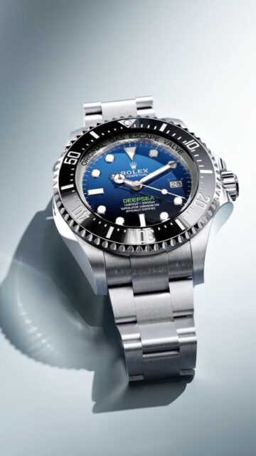 El @Rolex Deepsea. Para aquellos que consiguen lo imposible bajo presión. Con una esfera D-blue degradada bicolor que rinde homenaje a la inmersión de James Cameron sin precedentes a la fosa de las Marianas.
El sistema Ringlock combina un cristal de zafiro abombado, una anilla de compresión de acero enriquecido con nitrógeno y un fondo de titanio RLX, que garantizan una hermeticidad hasta 3900 m. 44 mm, calibre 3235.
#Rolex #RolexDeepsea #OfficialRolexRetailer