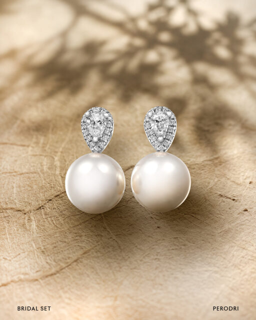 Bridal set Perodri: La combinación más versátil.
Pendientes de perlas australianas, oro blanco, diamantes en talla oval y orla de diamantes en talla brillante; la joya ideal para quienes quieren que su look de novia le acompañe en cada ocasión especial.
#PerodriJoyeros #CompromisoPerodri