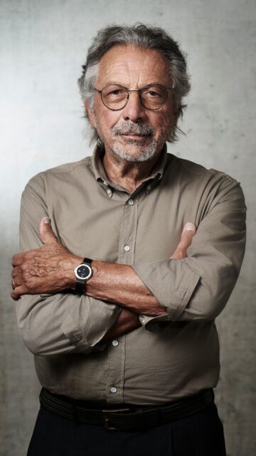 Todo comenzó con el deseo de hacer las cosas de manera diferente. Carlo Crocco desafió los códigos de la relojería tradicional, reuniendo oro y caucho para crear una nueva expresión de lujo. Hoy, ese espíritu pionero vive en el nuevo Classic Fusion Tributo.⁠
⁠
⁠
#Hublot #ArtOfFusion