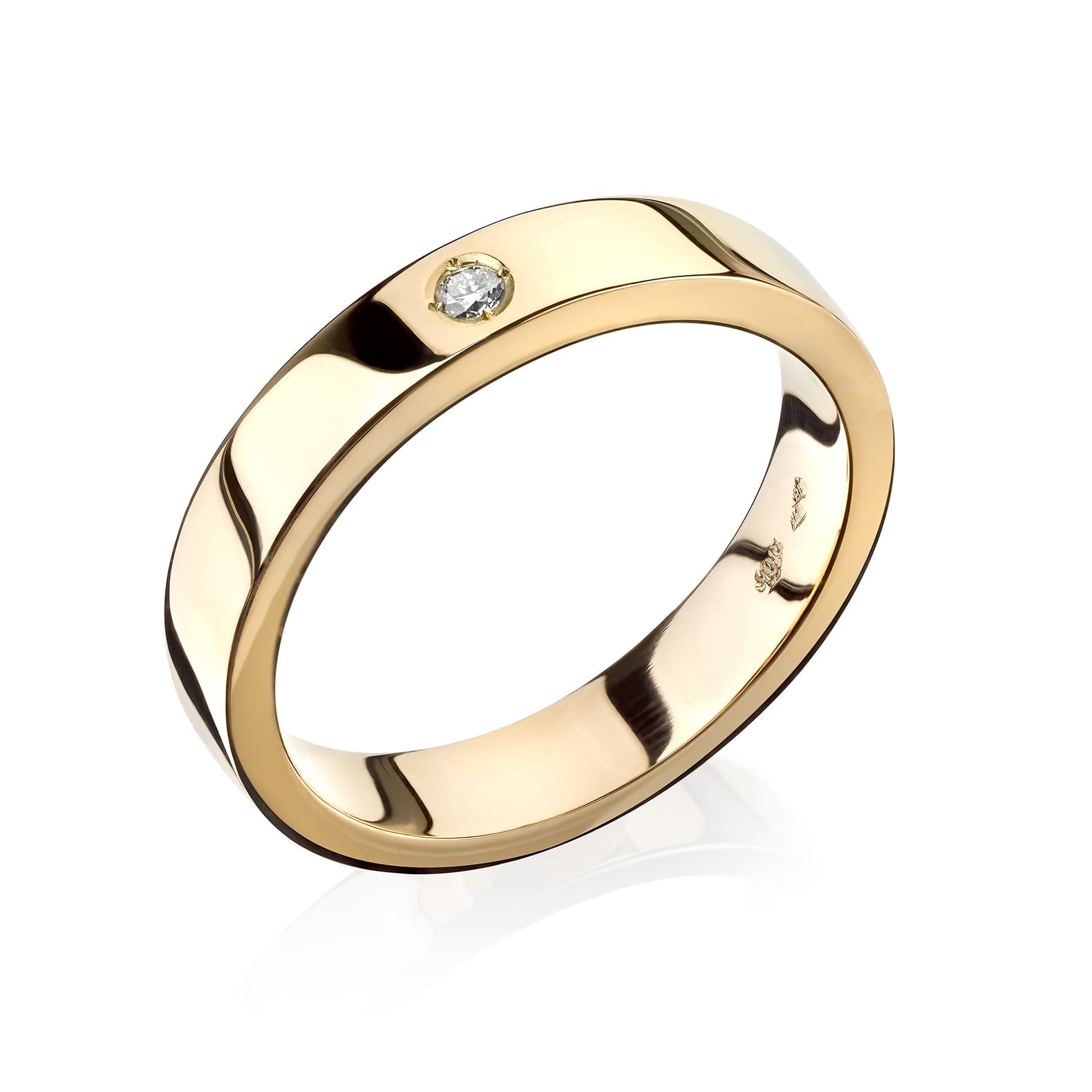 Yellow gold ring with a brilliant-cut diamond Yellow gold ring with a brilliant-cut diamond