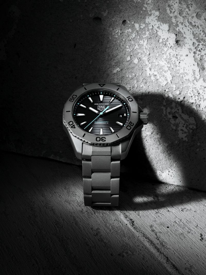 TAG-HEUER-AQUARACER-PROFESSIONAL-200-SOLARGRAPH