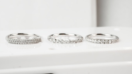 ¿Qué son los anillos de eternidad? detalles de los anillos de la eternidad, armonía, piedras uniformes en color, pureza y talla