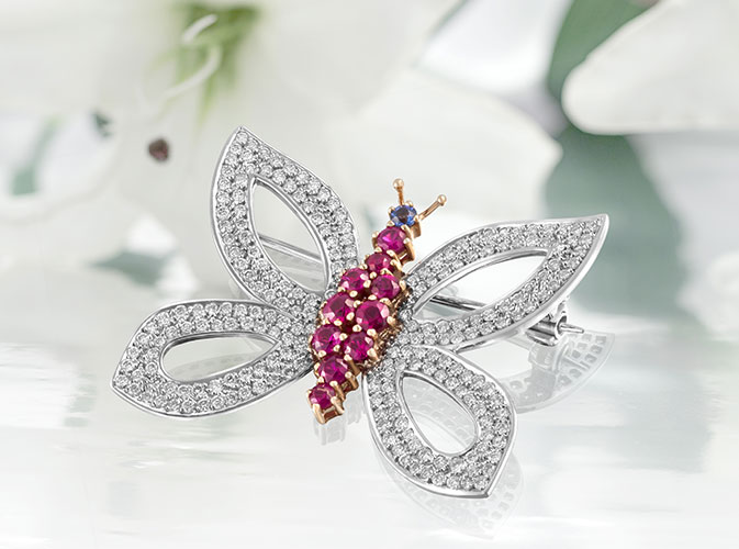 Jewelry as a work of emotional precision Jewelry as a work of emotional precision