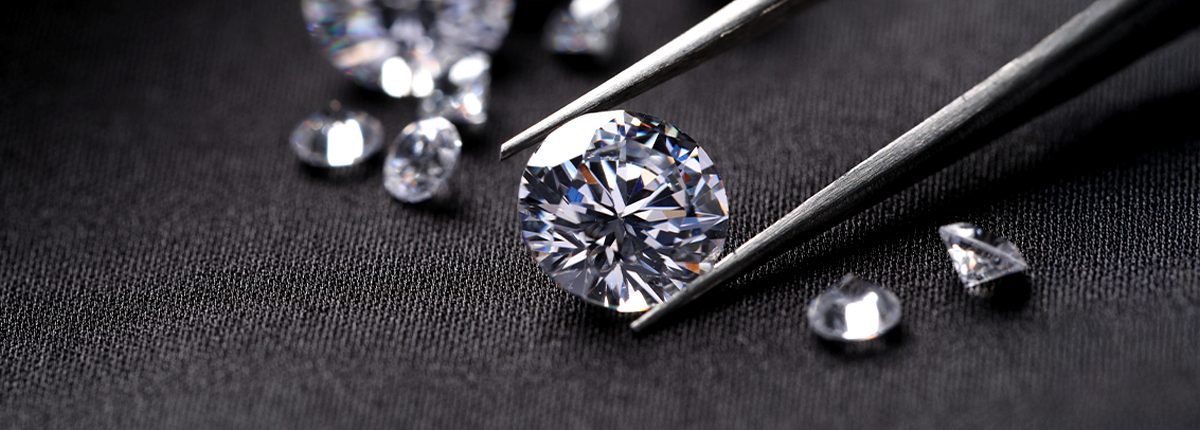 Como elegir el tamaño de un diamante para una joya