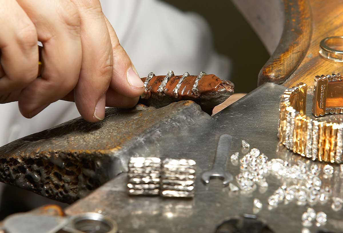 Home Cómo se crea una joya de Alta Joyería: del boceto a la pieza final