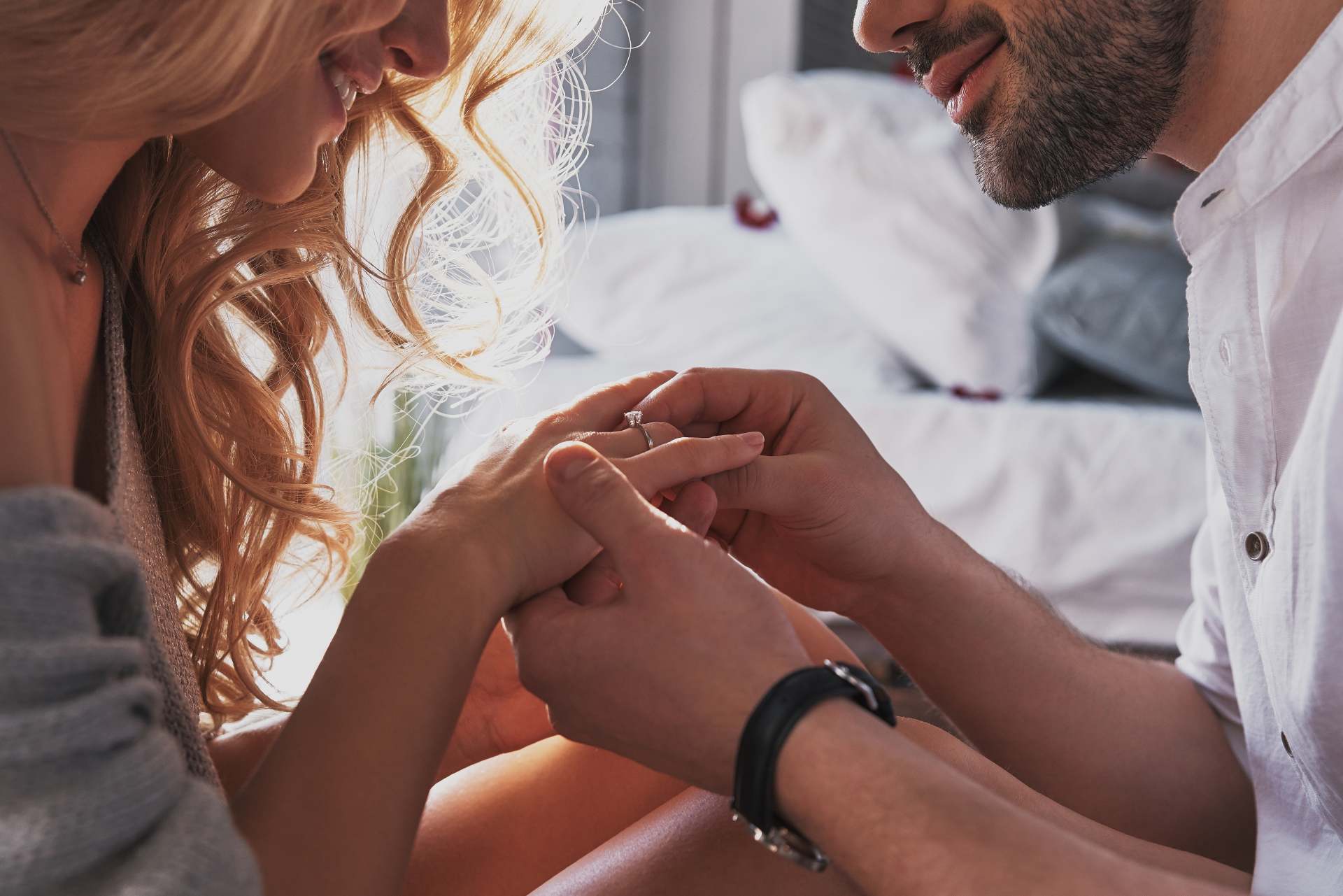 9 formas de saber la talla de anillo de su pareja sin que se entere