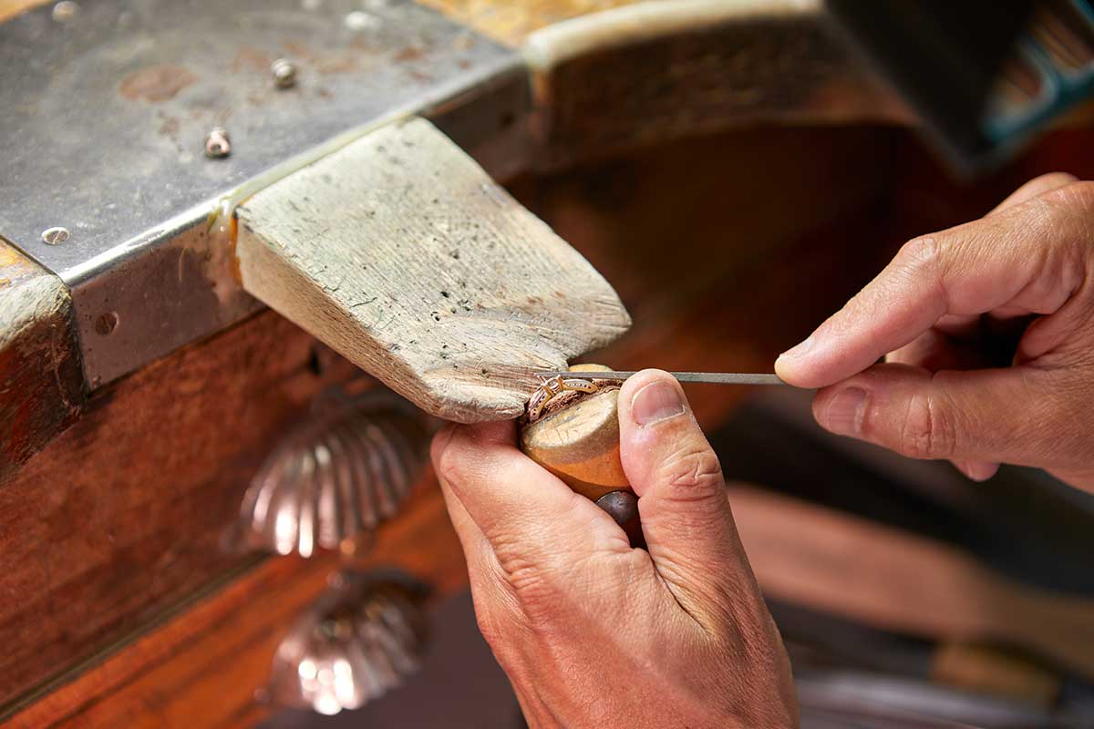 Cómo se crea una joya de Alta Joyería: del boceto a la pieza final Cómo se crea una joya de Alta Joyería: del boceto a la pieza final