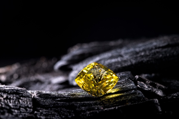 Todo lo que debe saber sobre los diamantes amarillos diamante color amarillo
