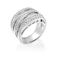 Joyas imprescindibles en tu joyero Anillo ancho de oro blanco con varias hileras de diamantes engastados, diseño moderno y de lujo.