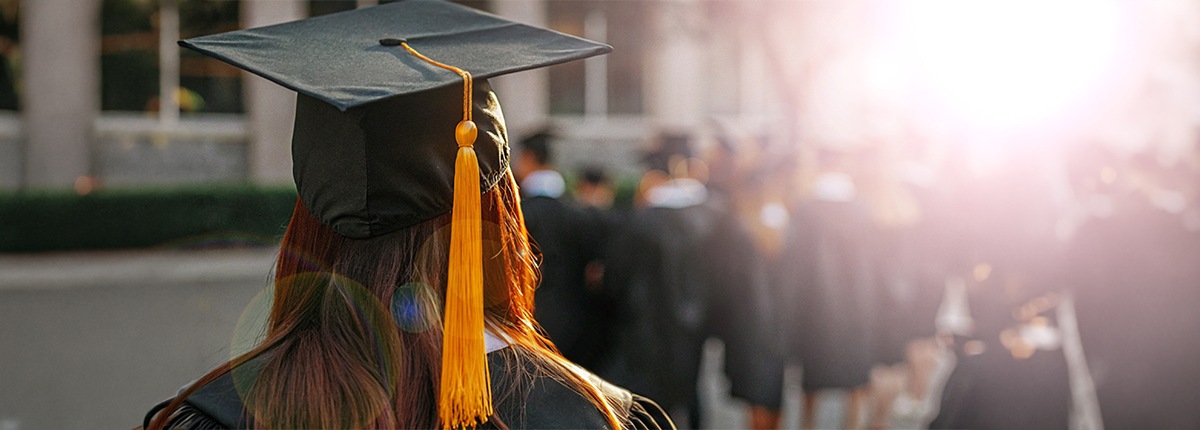 Cómo elegir las joyas perfectas para una graduación