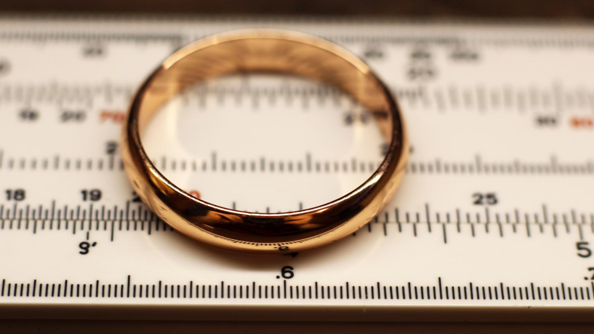 9 formas de saber la talla de anillo de su pareja sin que se entere